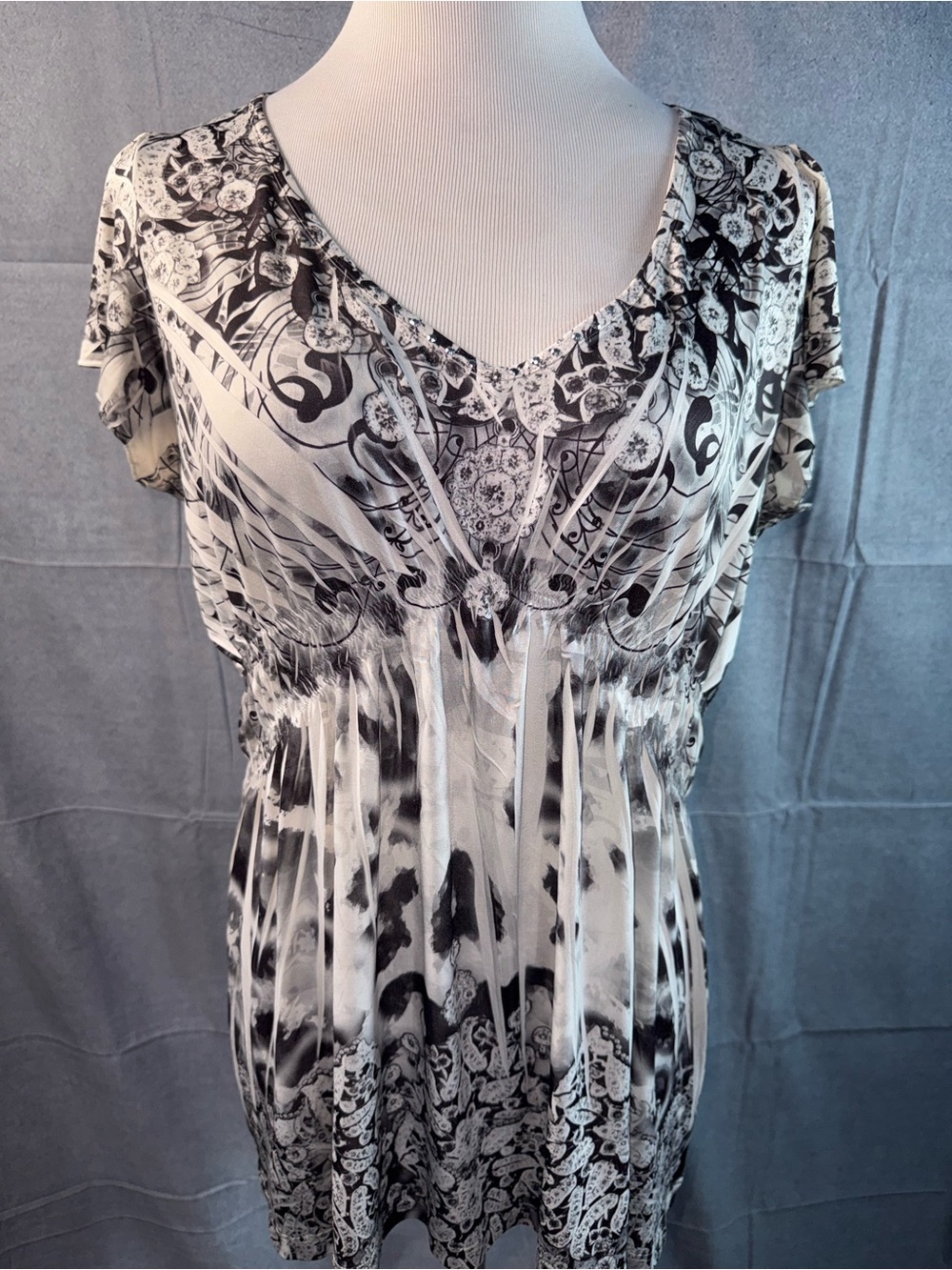 1996-Unity World Wear Black & White Printed V-Neck Tunic